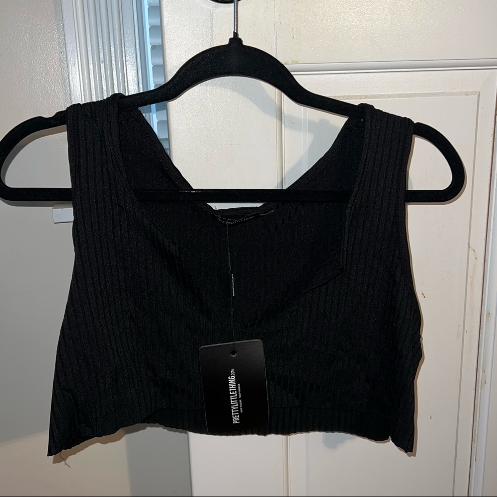 Pretty Little Thing Raw Hem Crop Top in Black